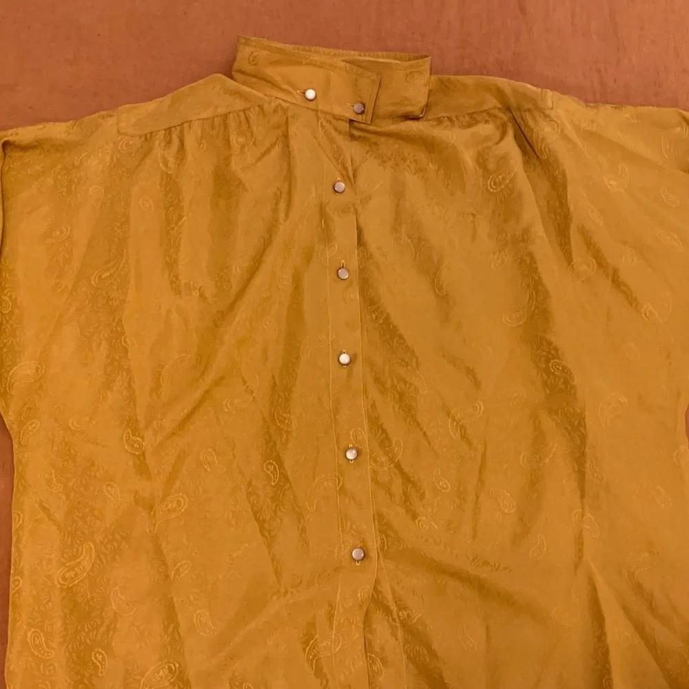 Vintage Reine Seide Gold Button Blouse, Size 42 - Picture 5 of 10